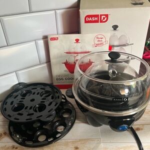 DASH Deluxe Egg Cooker